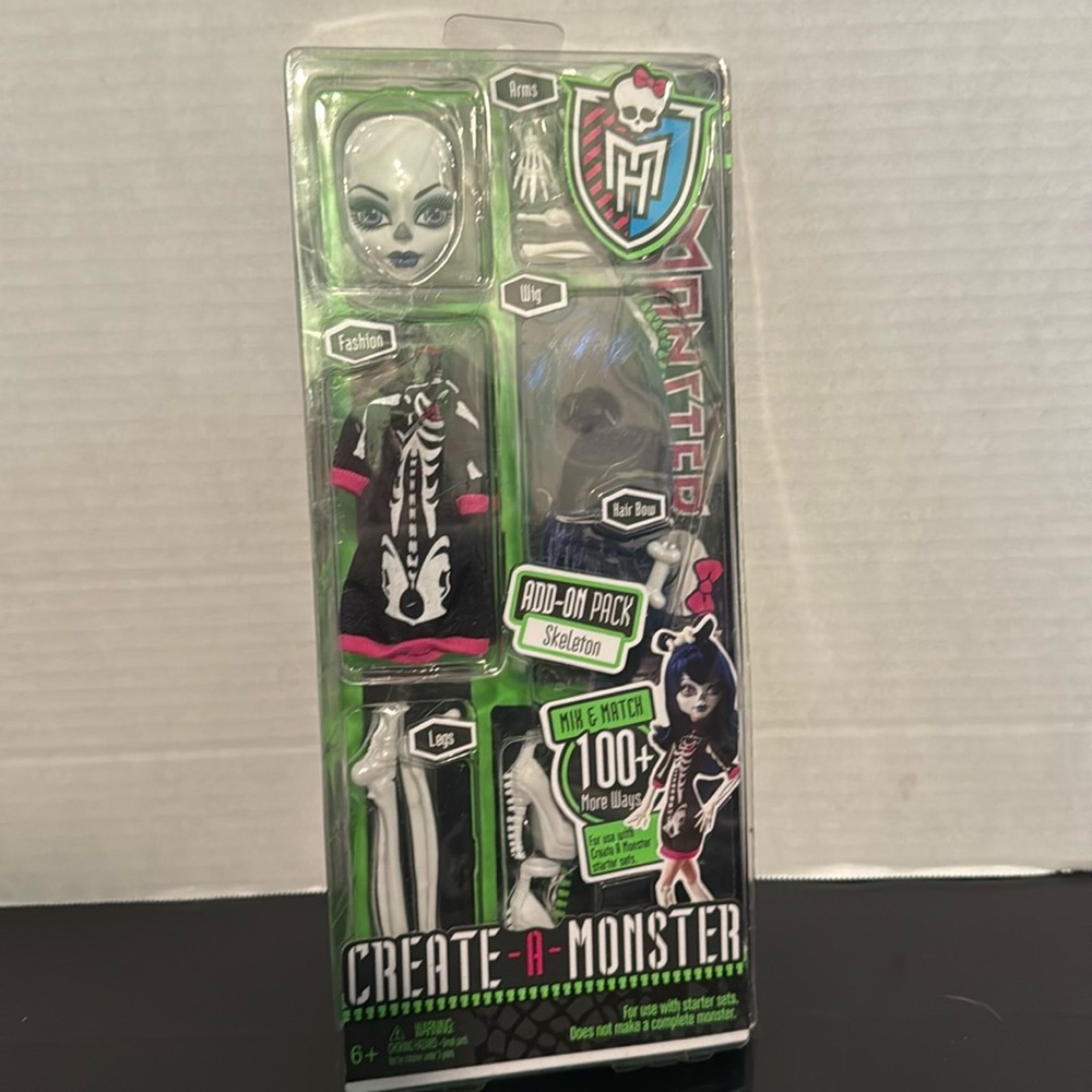 NIB Monster High Create a Monster Add On Pack Skeleton 2011 Original Run NRFB